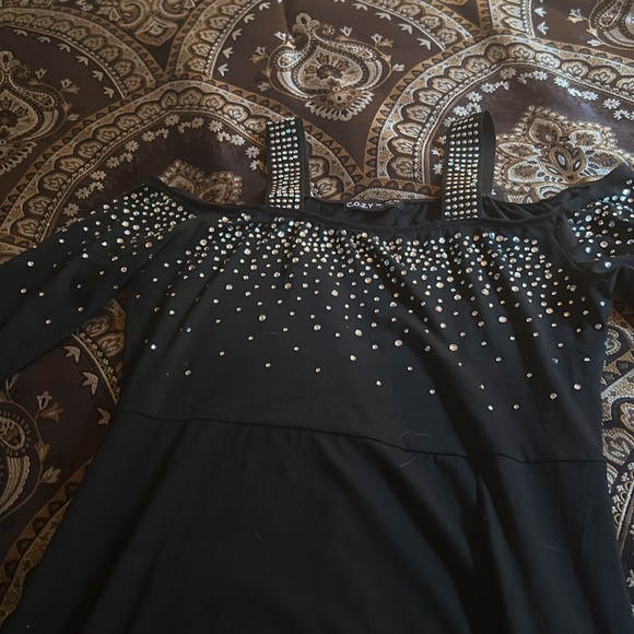 Elegant Black Off The Shoulder Dress - Picture 5 of 6